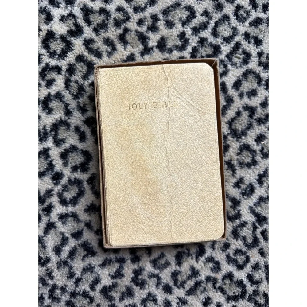 1950s Holy Bible KJV Self Pronouncing World Publishing Co Pocket Bible & Box VTG